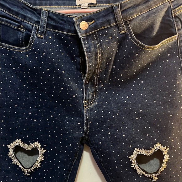 Stylish Women's Blue Jeans with Heart Cutouts - Picture 7 of 9